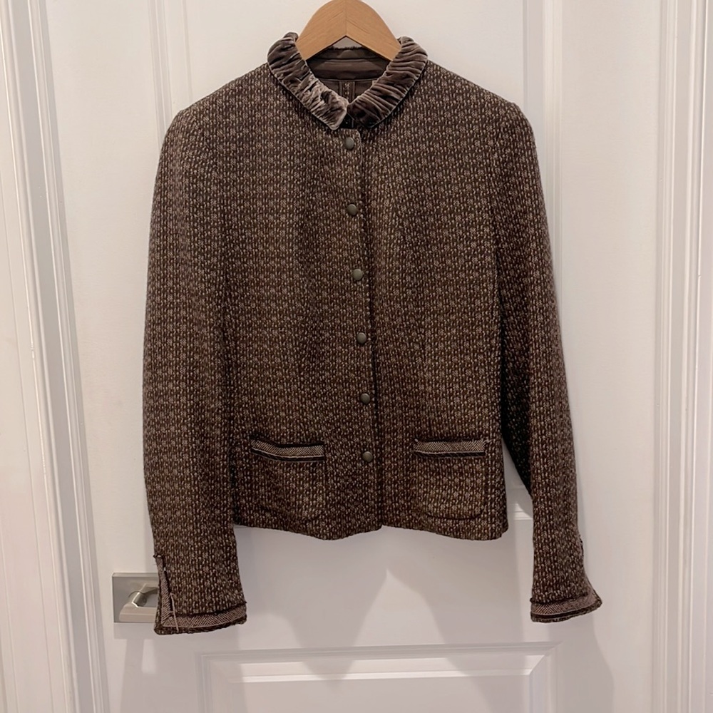 Tahari Brown Blazer with snap button closure and pockets
